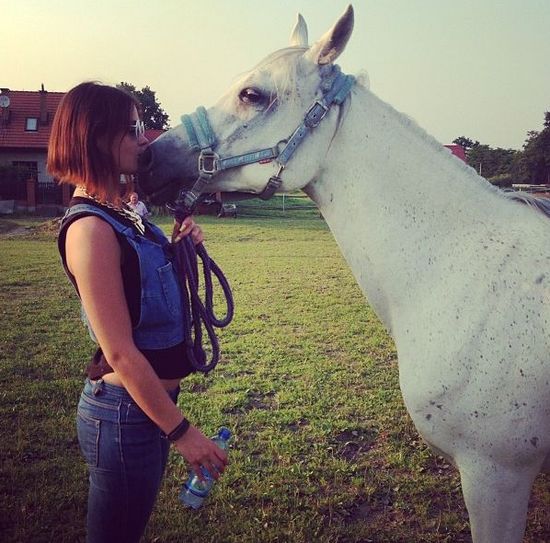  Honey jak polska Angelina - z koniem (FOTO)