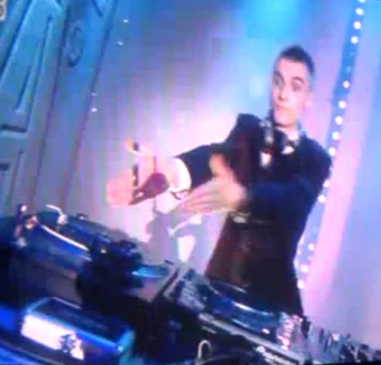 Honey zaliczyła wpadkę podczas występu na żywo (VIDEO) Honey zaliczyła wpadkę podczas występu na żywo (VIDEO)