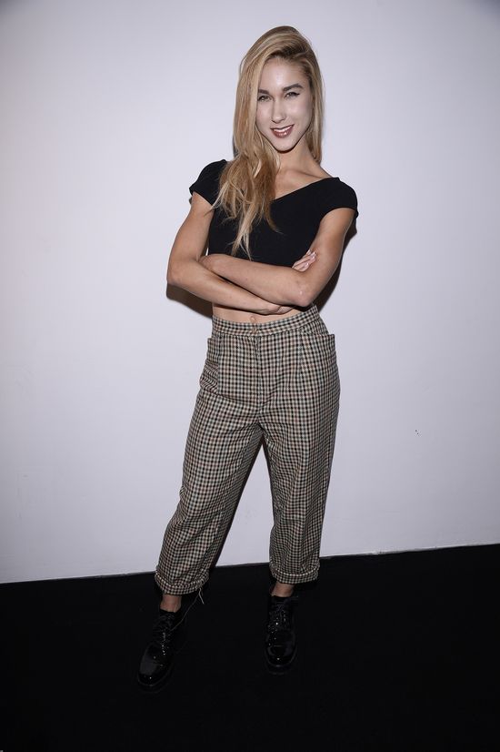 Na ściankę z gołym brzuchem? (FOTO)