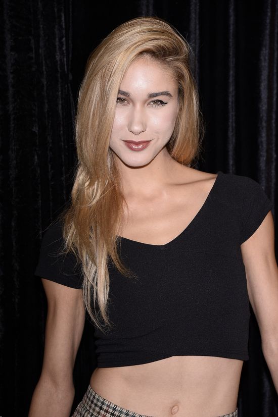 Na ściankę z gołym brzuchem? (FOTO)