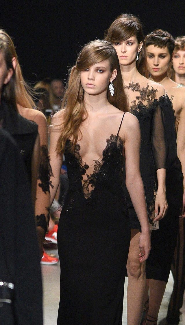 Iga Lis na wybiegu u Paprockiego & Brzozowskiego (FOTO) Iga Lis na wybiegu u Paprockiego & Brzozowskiego (FOTO)