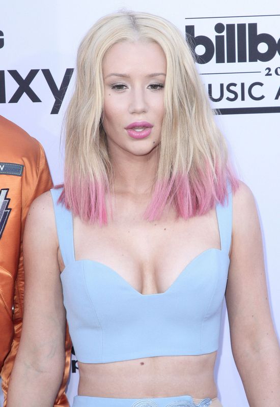 Usta Iggy Azelei wywołały w sieci burzę (FOTO) Usta Iggy Azelei wywołały w sieci burzę (FOTO)