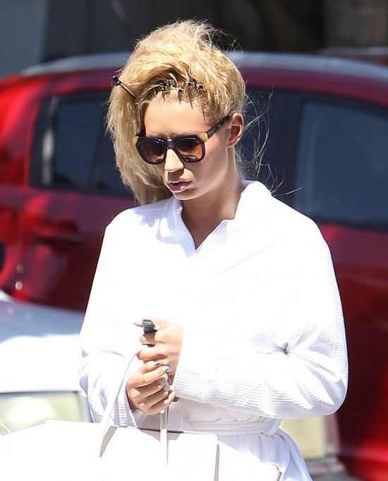 Czyj brzuch jest w takim opłakanym stanie?