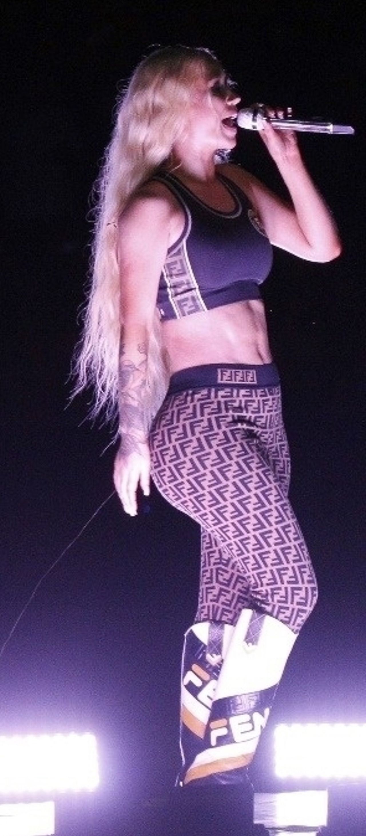 Fani WŚCIEKLI na Iggy Azaleę - nie pomogła tancerce z atakiem padaczki