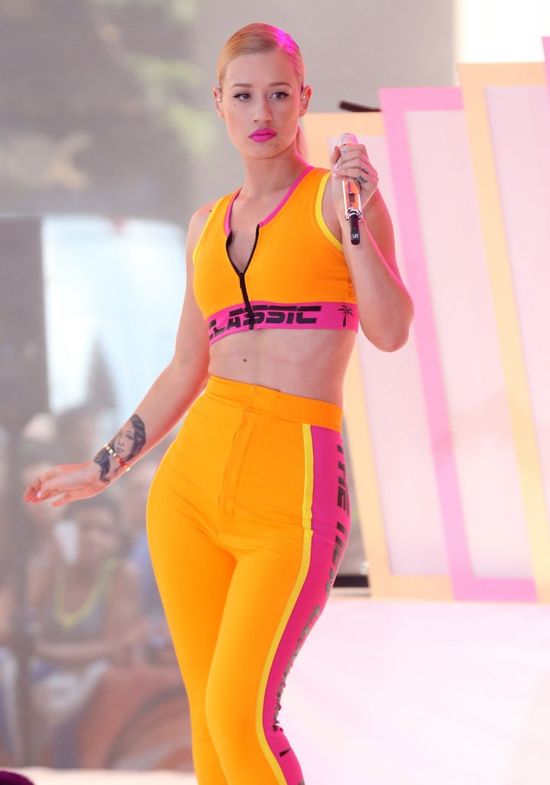 W końcu przyznała, że powiększyła piersi! (FOTO)