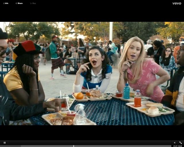 Iggy Azalea jak Alicia Silverstone w nowym klipie, Fancy