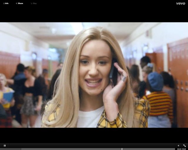 Iggy Azalea jak Alicia Silverstone w nowym klipie, Fancy