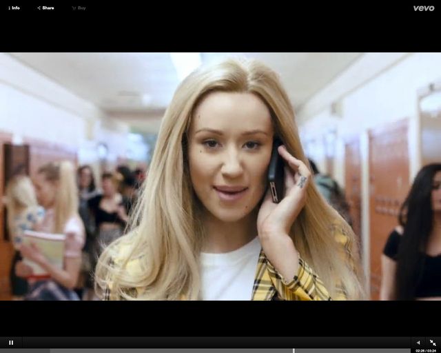 Iggy Azalea jak Alicia Silverstone w nowym klipie, Fancy