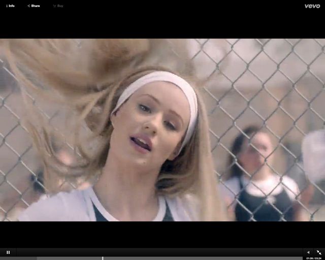 Iggy Azalea jak Alicia Silverstone w nowym klipie, Fancy