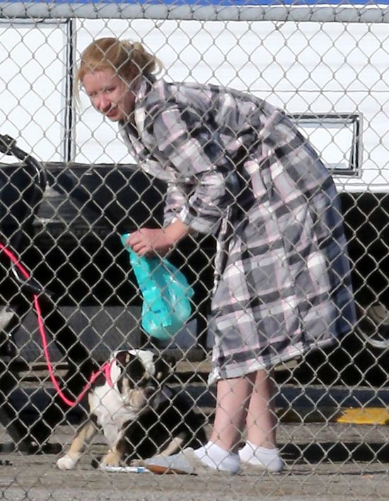 Iggy Azalea w kapciach kontra psia kupa (FOTO) Iggy Azalea w kapciach kontra psia kupa (FOTO)