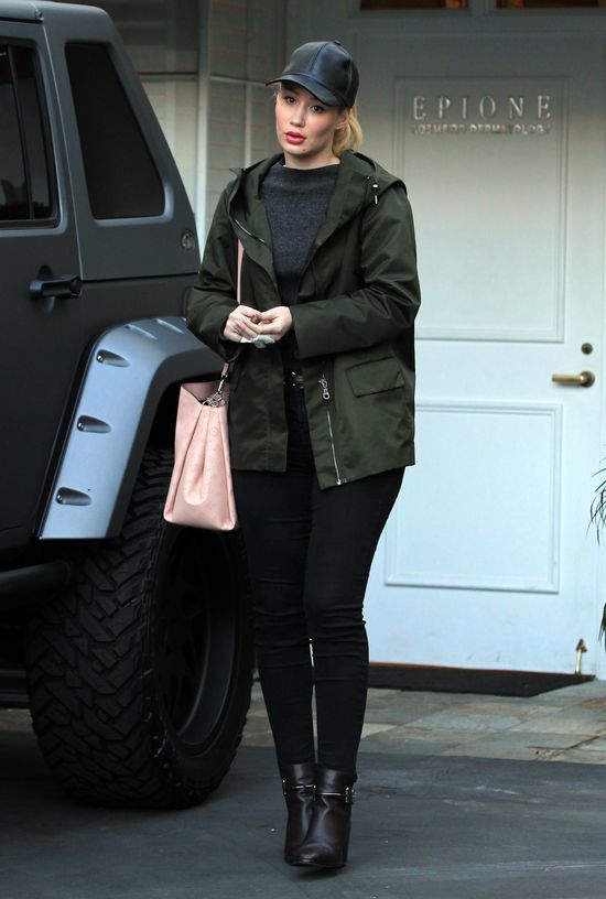 Dlaczego Iggy Azalea teraz TO usuwa? (FOTO) Dlaczego Iggy Azalea teraz TO usuwa? (FOTO)