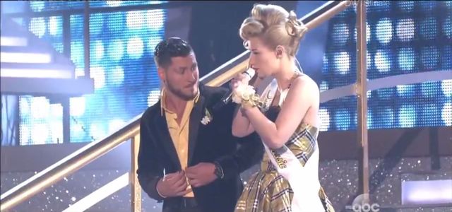 Duża wpadka w amerykańskim Tańcu z gwiazdami (VIDEO) Duża wpadka w amerykańskim Tańcu z gwiazdami (VIDEO)