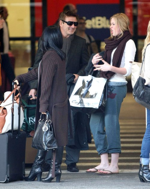 Córka gwiazdorskiej pary chwali się brzuchem (FOTO)