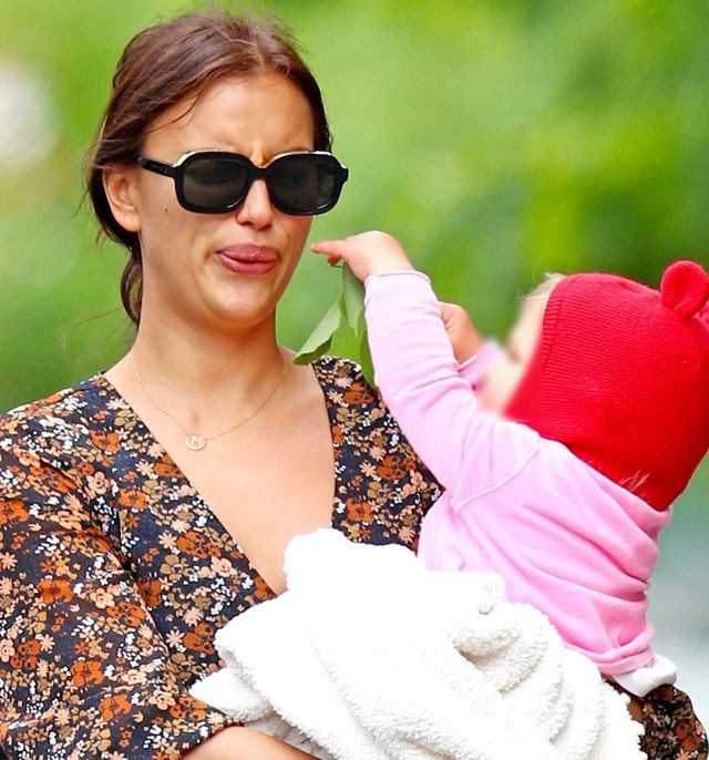 Ciężko jest być top modelką, gdy dziecko wpycha ci do buzi liście (ZDJĘCIA)