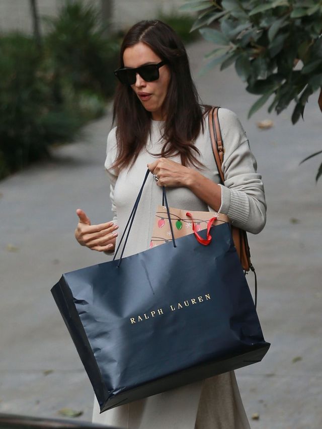 Czy to pierścionek zaręczynowy? (FOTO)