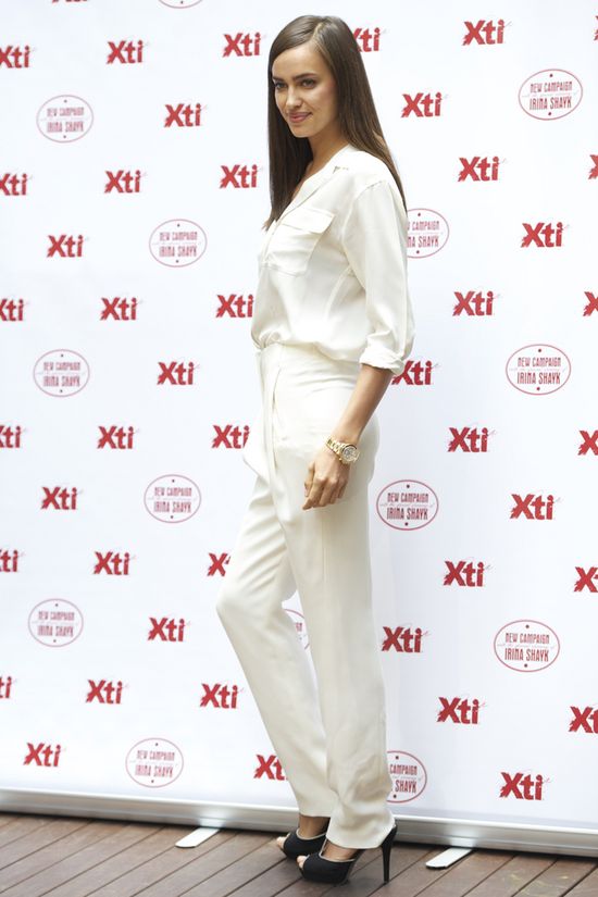 Irina Shayk reklamuje buty  