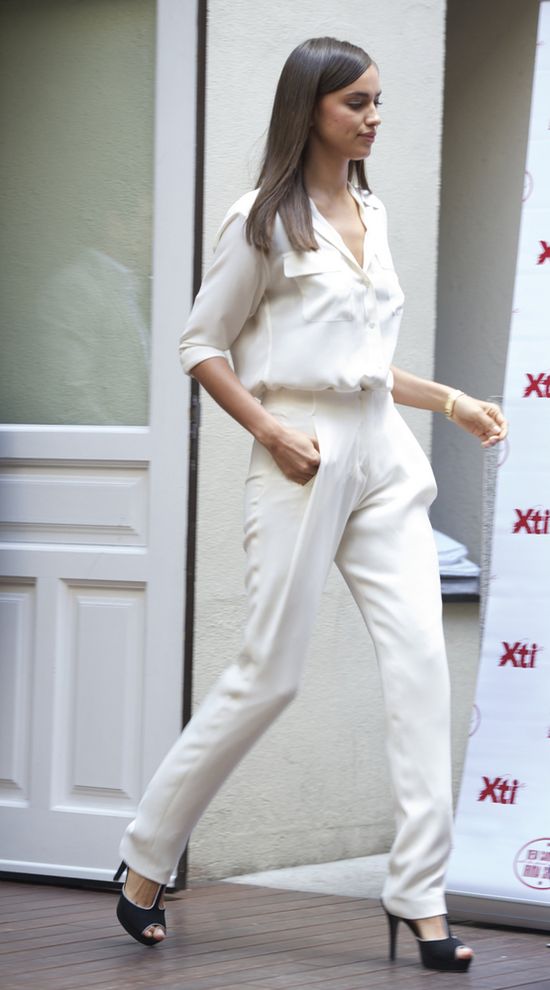 Irina Shayk reklamuje buty  