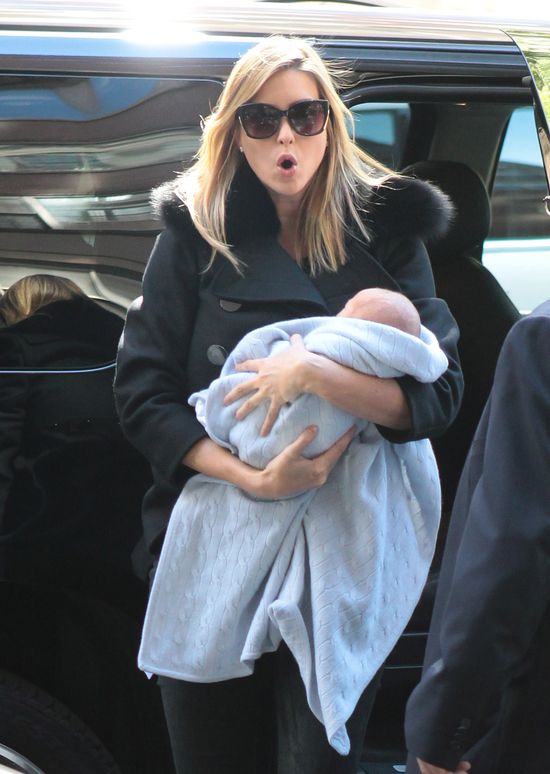 Stylowy powrót do domu świeżo upieczonej mamy (FOTO)