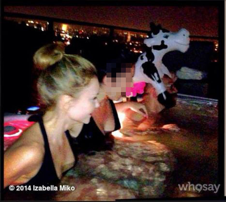 Iza Miko urodziny świętowała w jacuzzi (FOTO+VIDEO) Iza Miko urodziny świętowała w jacuzzi (FOTO+VIDEO)