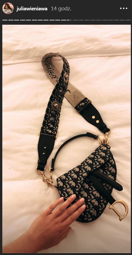 Julia kupiła w Dubaju torebkę DIOR z nowej kolekcji! Jej CENA zwala z nóg Julia kupiła w Dubaju torebkę DIOR z nowej kolekcji! Jej CENA zwala z nóg