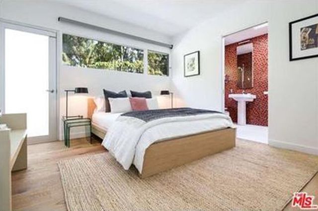 O w mordkę! Jamie Dornan ma w domu CZERWONY POKÓJ O w mordkę! Jamie Dornan ma w domu CZERWONY POKÓJ