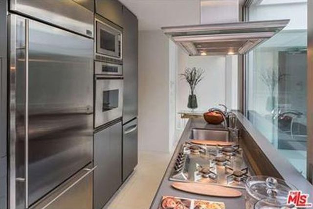 O w mordkę! Jamie Dornan ma w domu CZERWONY POKÓJ O w mordkę! Jamie Dornan ma w domu CZERWONY POKÓJ