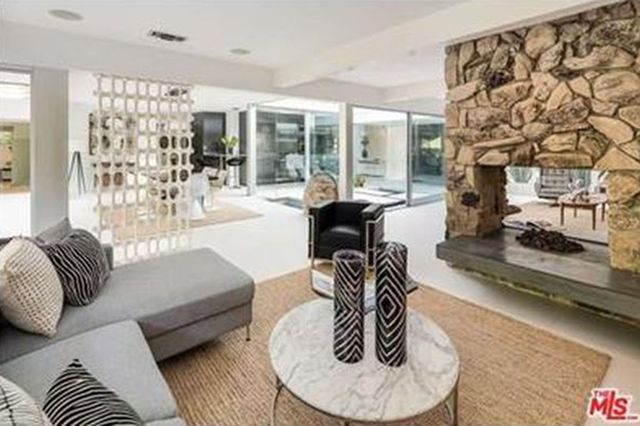 O w mordkę! Jamie Dornan ma w domu CZERWONY POKÓJ O w mordkę! Jamie Dornan ma w domu CZERWONY POKÓJ