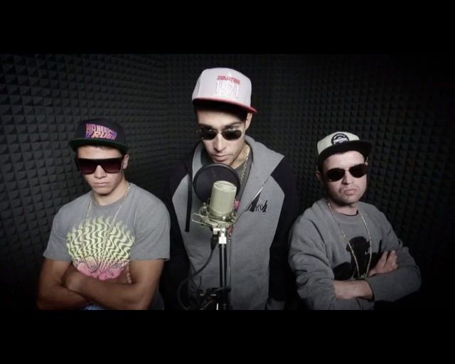 Jerzy Janowicz zrywa z siebie koszulkę w szopie [VIDEO]