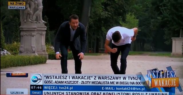 Jarosław Kuźniar zaliczył widowiskowy upadek na wizji (VIDEO Jarosław Kuźniar zaliczył widowiskowy upadek na wizji (VIDEO