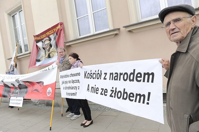 Pogrzeb Wojciecha Jaruzelskiego w atmosferze skandalu (FOTO) Pogrzeb Wojciecha Jaruzelskiego w atmosferze skandalu (FOTO)