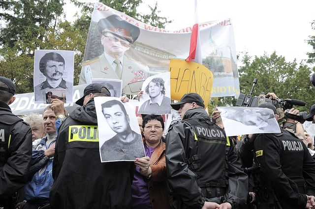 Pogrzeb Wojciecha Jaruzelskiego w atmosferze skandalu (FOTO) Pogrzeb Wojciecha Jaruzelskiego w atmosferze skandalu (FOTO)