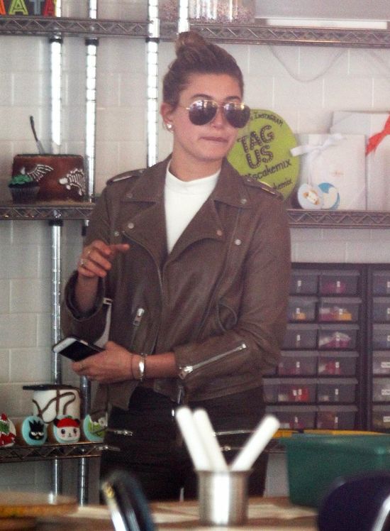 Kendall i Hailey pomagają Bieberowi w opiece nad siostrąFOTO Kendall i Hailey pomagają Bieberowi w opiece nad siostrąFOTO