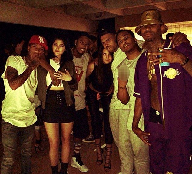 Siostry Jenner imprezują z Chrisem Brownem (FOTO)