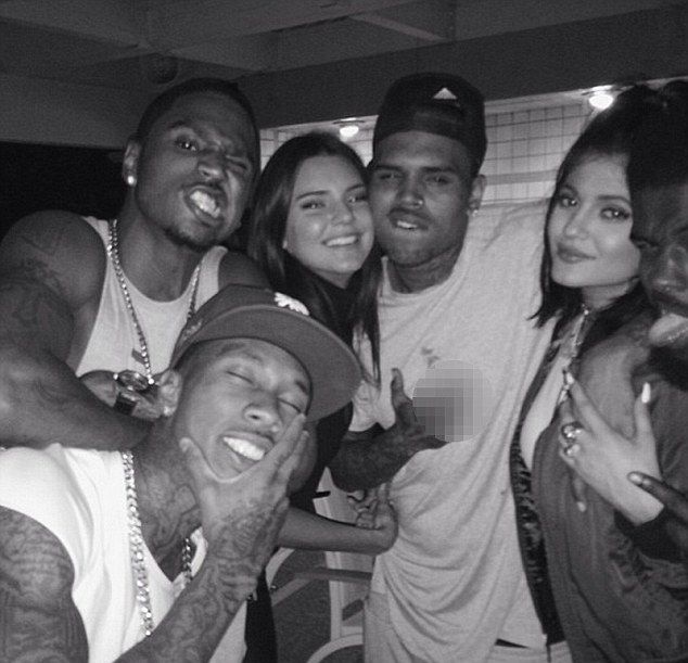 Siostry Jenner imprezują z Chrisem Brownem (FOTO)