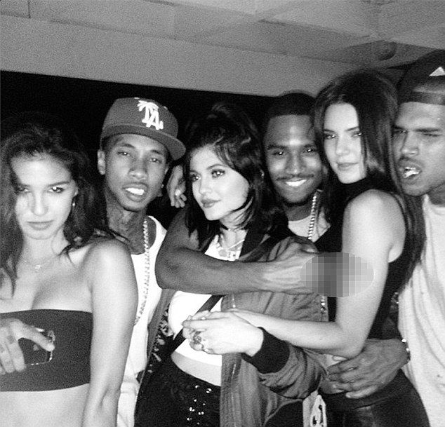 Siostry Jenner imprezują z Chrisem Brownem (FOTO)