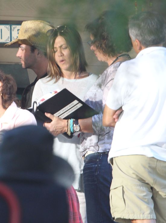 Jennifer Aniston jest brunetką i wygląda ŹLE! (FOTO) Jennifer Aniston jest brunetką i wygląda ŹLE! (FOTO)