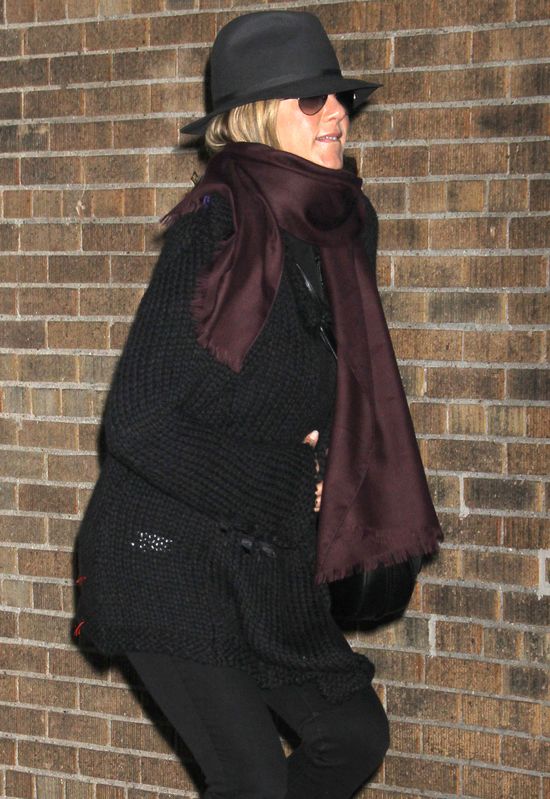 Jennifer Aniston maluje się 10-letnią szminką?