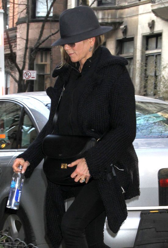 Jennifer Aniston maluje się 10-letnią szminką?