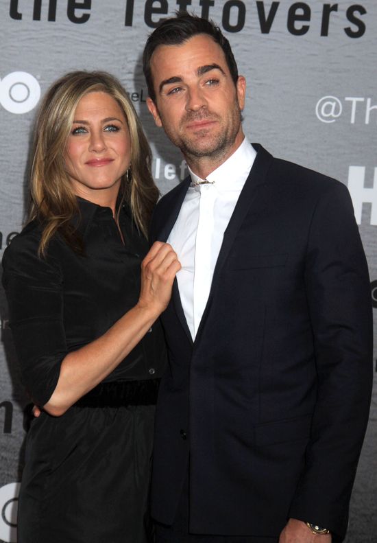 Jennifer Aniston i Justin - miłość kwitnie na salonach Jennifer Aniston i Justin - miłość kwitnie na salonach