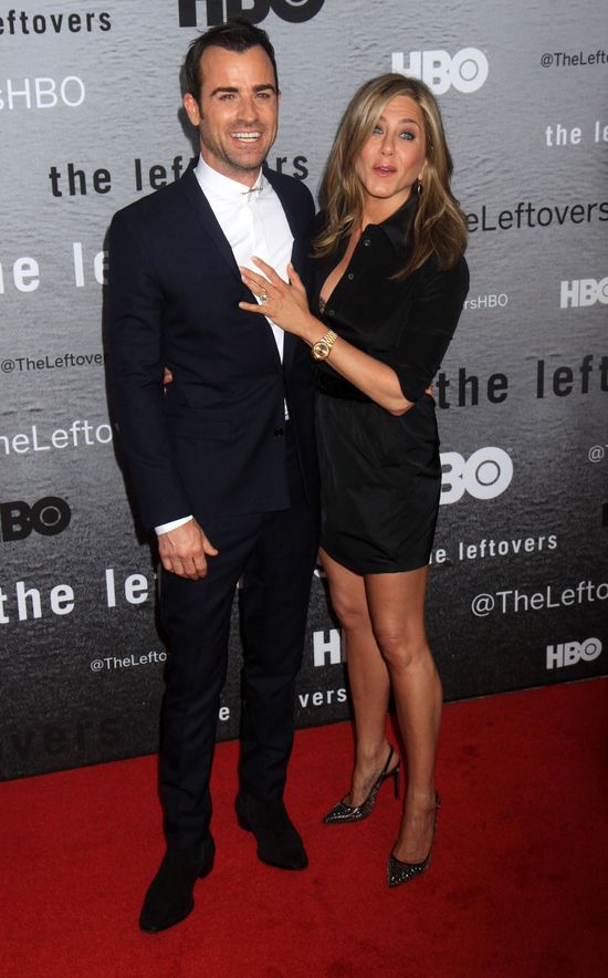 Jennifer Aniston i Justin - miłość kwitnie na salonach Jennifer Aniston i Justin - miłość kwitnie na salonach