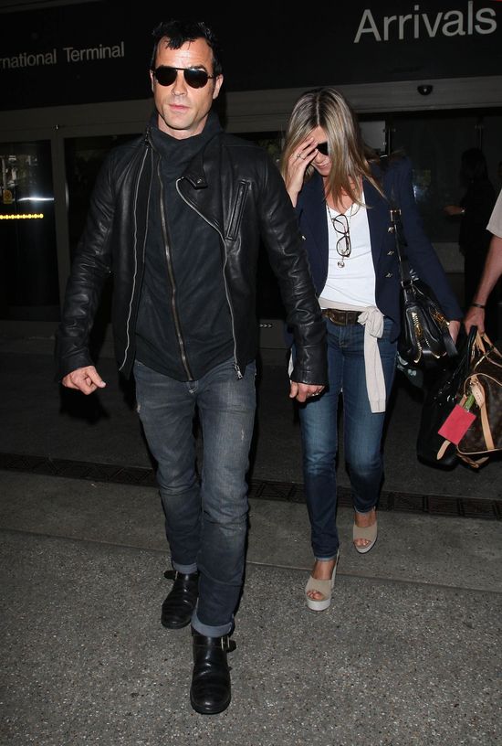 Jak wygląda pierścionek zaręczynowy Jennifer Aniston?