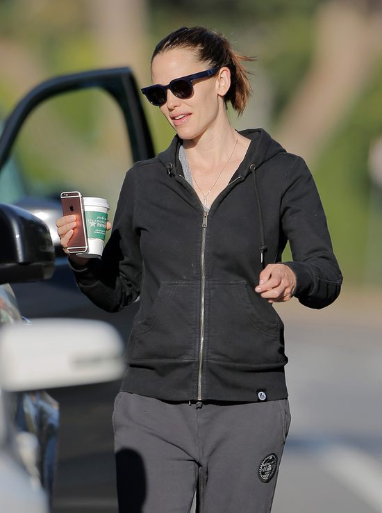 Jennifer Garner machnęła ręką na swój wygląd? (FOTO)
