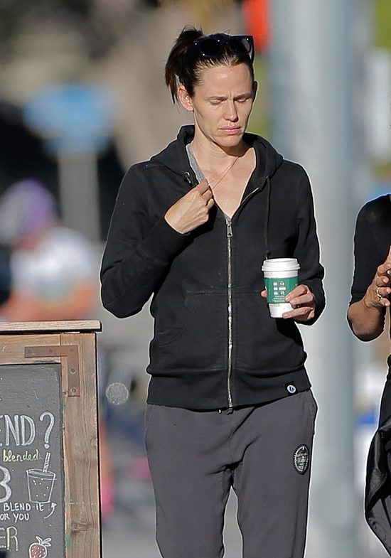 Jennifer Garner machnęła ręką na swój wygląd? (FOTO)