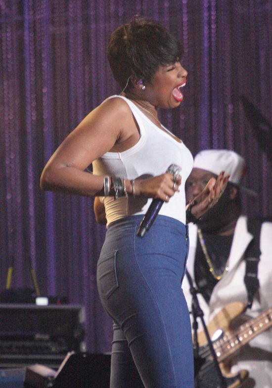 Kiedyś zrzuciła 30 kilogramów, teraz podkreśla krągłościFOTO