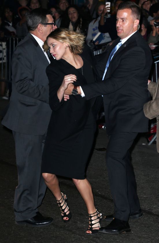 Jennifer Lawrence w obliczu niebezpieczeństwa (FOTO) Jennifer Lawrence w obliczu niebezpieczeństwa (FOTO)