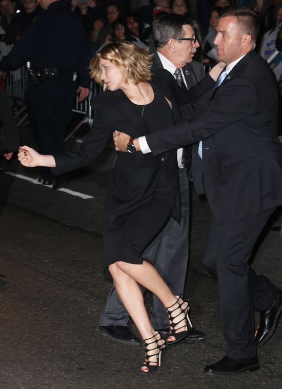 Jennifer Lawrence w obliczu niebezpieczeństwa (FOTO) Jennifer Lawrence w obliczu niebezpieczeństwa (FOTO)