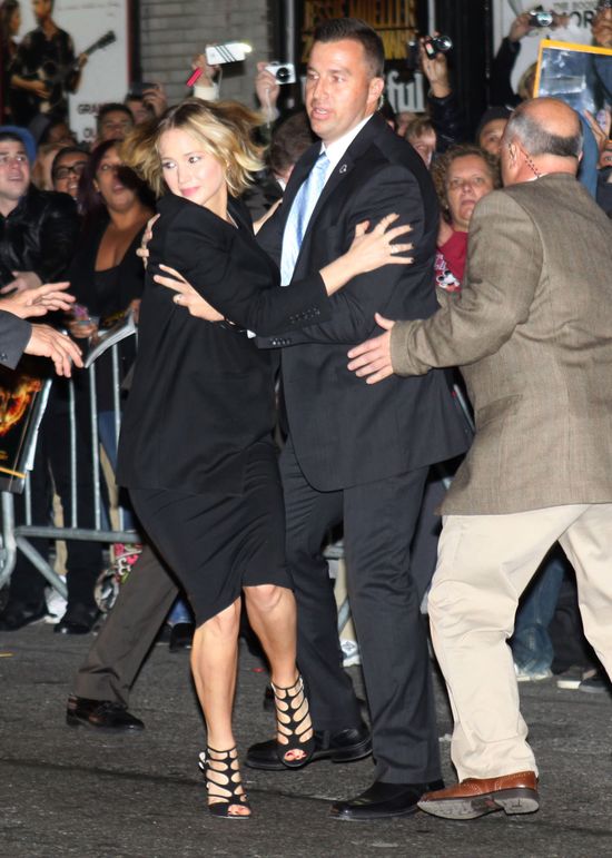 Jennifer Lawrence w obliczu niebezpieczeństwa (FOTO) Jennifer Lawrence w obliczu niebezpieczeństwa (FOTO)