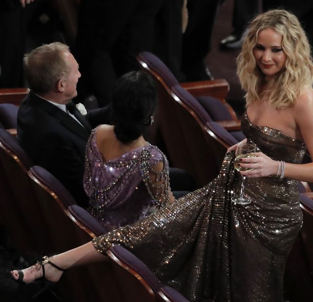 Jennifer Lawrence UPIŁA się na Oscarach? (ZDJĘCIA)