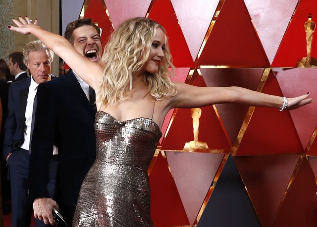 Jennifer Lawrence UPIŁA się na Oscarach? (ZDJĘCIA)