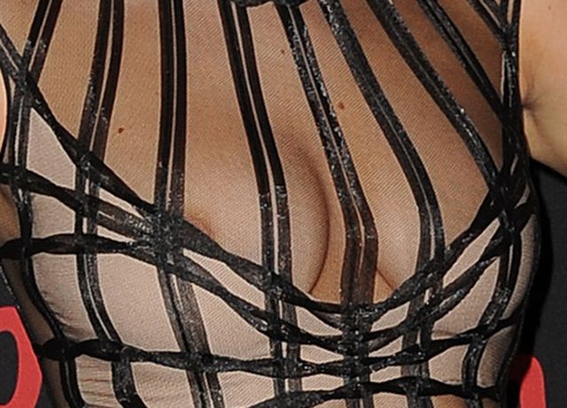 Odsłonięty SUTEK Jennifer Lawrence na premierze Red Sparrow (ZDJĘCIA)